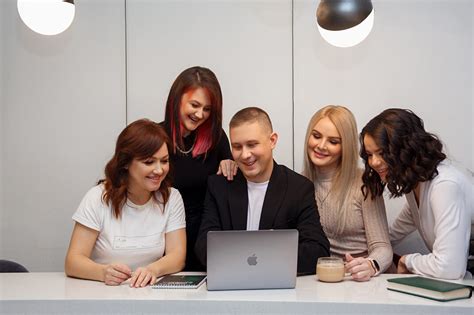 Новый взгляд на HR: 5 российских инструментов, которые трансформируют работу команд